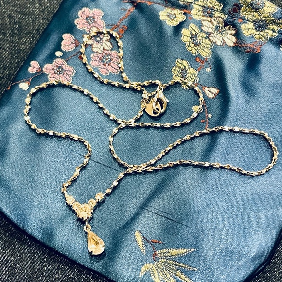 Simply elegant Avon teardrop choker - Picture 1 of 4